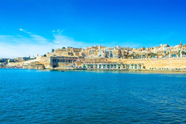 Eski Valletta manzarası eski binalar ve Grand Harbour