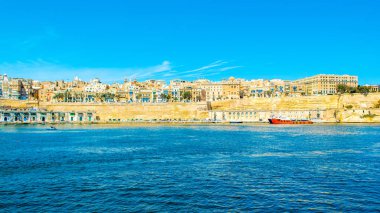 Eski Valletta manzarası eski binalar ve Grand Harbour