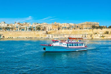 Eski Valletta manzarası eski binalar ve Grand Harbour