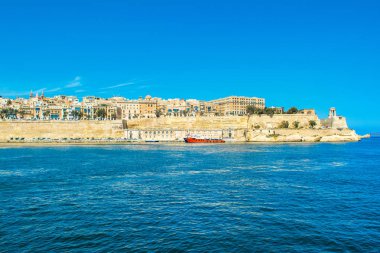Eski Valletta manzarası eski binalar ve Grand Harbour