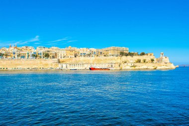 Eski Valletta manzarası eski binalar ve Grand Harbour