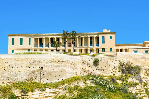 Bellissimo paesaggio della costa mediterranea maltese — Foto Stock