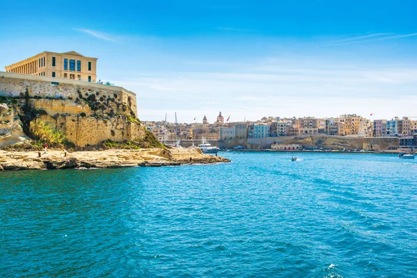 Malta Akdeniz kıyısının güzel manzarası 