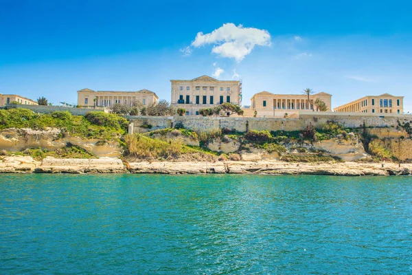 Malta Akdeniz kıyısının güzel manzarası 