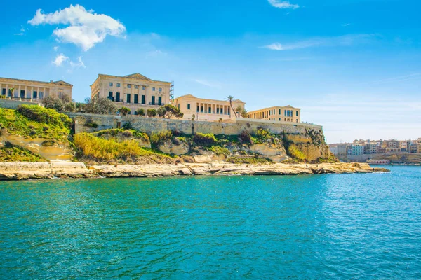 Malta Akdeniz kıyısının güzel manzarası 