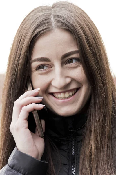 Frau Telefoniert Mit Handy Auf Balkon Von Hochhaus — Stockfoto