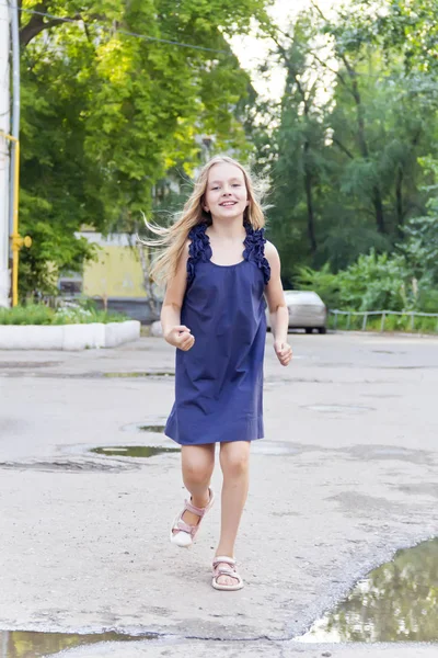 Cute Running European Girl Disheveled Hair — Stock Photo, Image