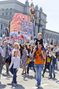 Samara, Rusya - 9 Mayıs 2016: Alay ölümsüz alayın insanlarda yıllık zafer günü