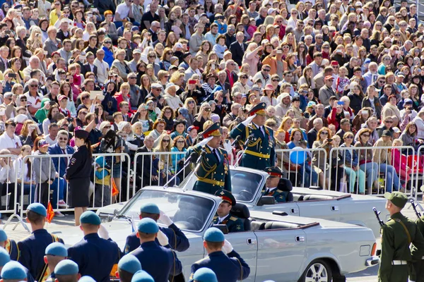俄罗斯萨马拉 2016年5月9日 俄罗斯在一年一度的胜利日举行阅兵仪式 — 图库照片