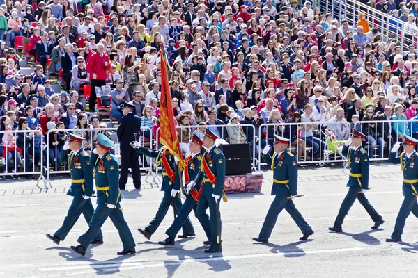 俄罗斯萨马拉 2016年5月9日 俄罗斯士兵在一年一度的胜利游行上游行 — 图库照片