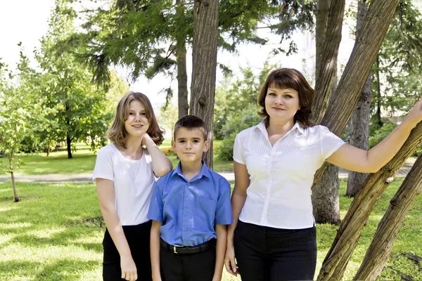 Glücklichste Mutter Mit Tochter Und Sohn Sommer — Stockfoto