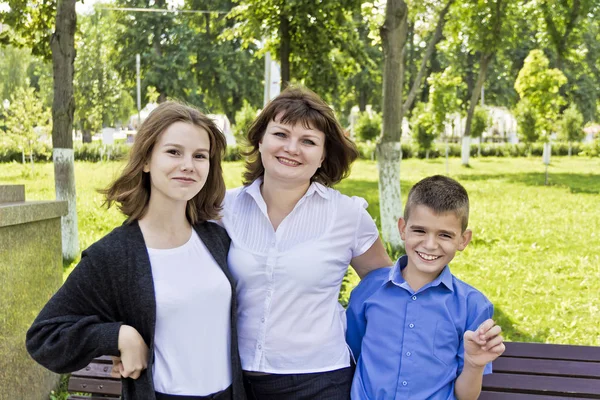 Madre Più Felice Con Figlia Figlio Estate Tim — Foto Stock