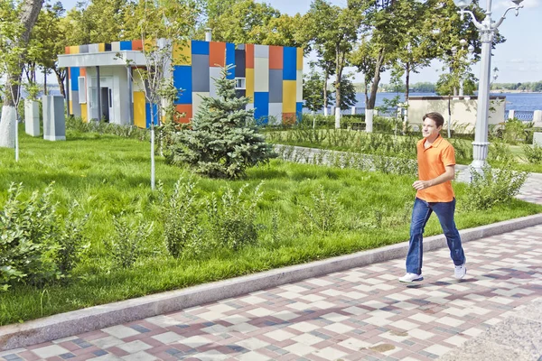 Man Orange Clothes Running Embankment — Stock Photo, Image