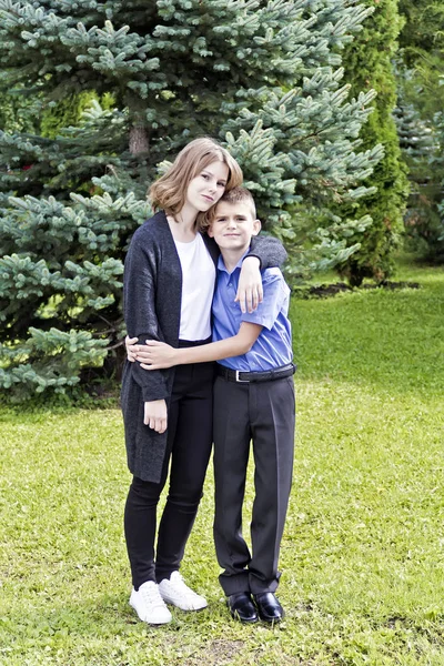 Brother Sister Walking Summer Time — Stock Photo, Image