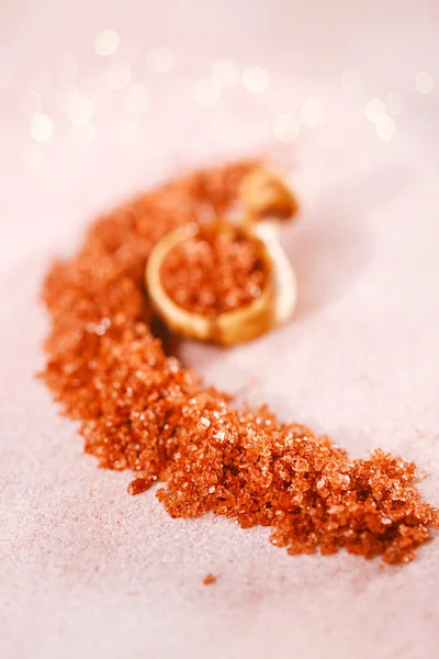 Havajské Rudého Zlata Sůl Dřevěnou Lžící Růžový Mramor — Stock fotografie