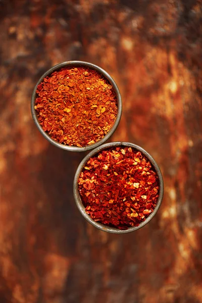 RAS el hanout ve harissa morrocan kırmızı seksi chilles en iyi baharatlarla karışımı baharat