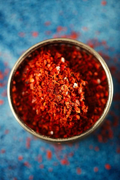 Metal kapta, seçici odak maraş biber pul