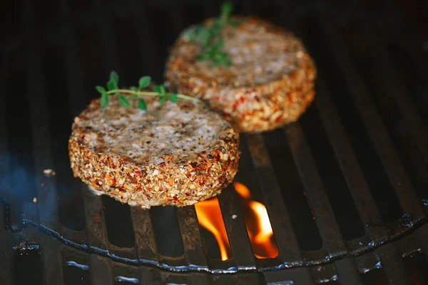 Lamm Burger Gewürzt Mit Minze Und Lamm Reiben Auf Grill — Stockfoto
