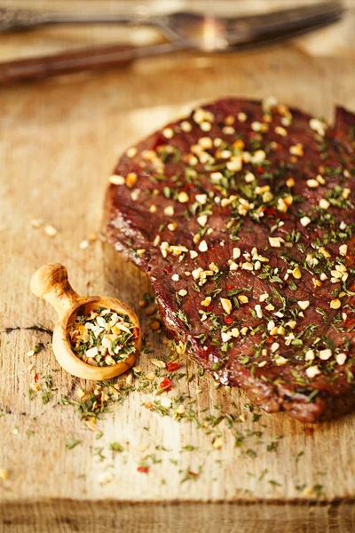 Garlic Chilli Spice Blend Bbq Grilled Beef Steak Wooden Board — Stock Photo, Image