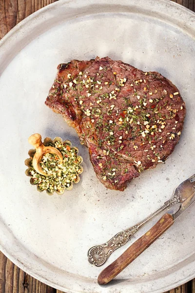 Garlic Chilli Spice Blend Bbq Grilled Beef Steak Plate — Stock Photo, Image