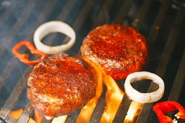 Hambúrgueres Carne Temperada Por Berber Esfregar Com Pimenta Cebola Churrasqueira — Fotografia de Stock