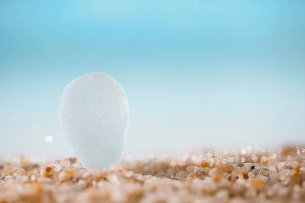 Transparentes Meerglas Auf Sand Strand Mit Meereslandschaft Hintergrund — Stockfoto