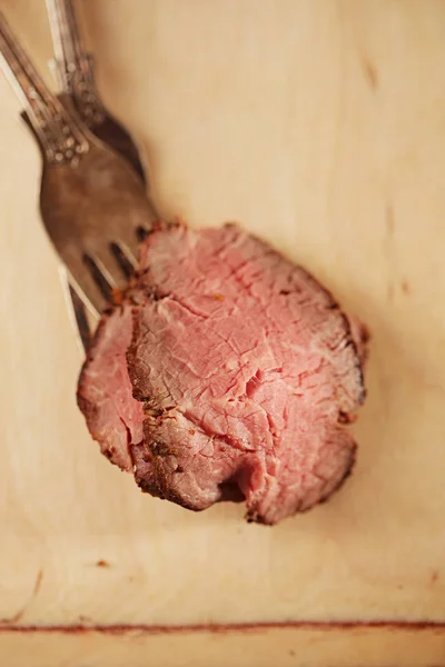 Roast Beef Steak Perfectly Sous Vide Cooked Grilled Wood — Stock Photo, Image