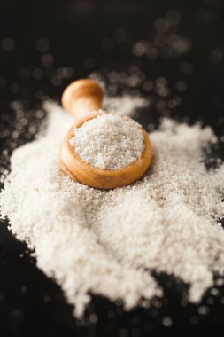 beyaz mantar trüf deniz tuzu - herhangi bir yiyecek için en lüks gurme aksan