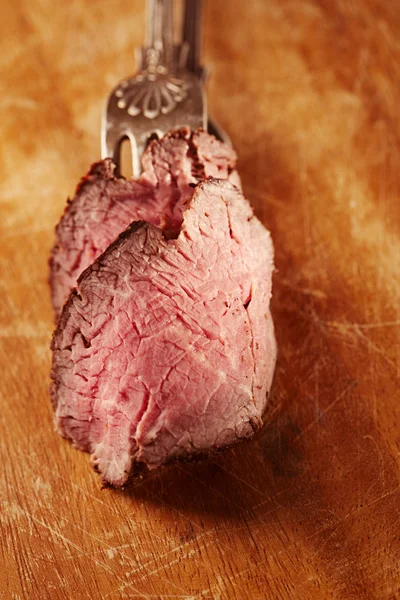 Bistecca Roast Beef Perfettamente Grigliata Fondo Legno — Foto Stock