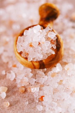 Tahta kaşık Himalaya pembe kristal kaya tuzu