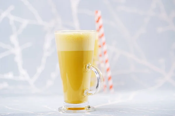 Kurkuma Latte Een Gouden Draai Aan Koffie Drank Wordt Gemaakt — Stockfoto