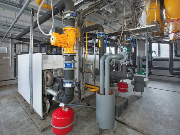 Εσωτερικό Της Βιομηχανικής Λεβητοστάσιο Αερίου Λέβητες Αντλίες Αισθητήρες Και Μια — Φωτογραφία Αρχείου