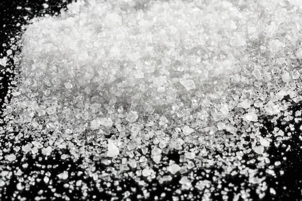 siyah ayna arka planda beyaz şeker tepe