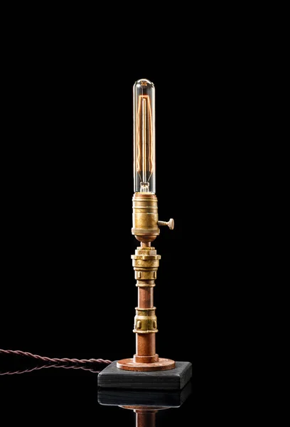 Lampa w stylu steampunk izolowane na czarnym tle — Zdjęcie stockowe