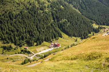 Roman dağlarında Transfagaras karayolu yakınında manzara