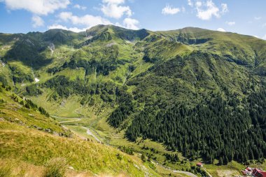 Roman dağlarında Transfagaras karayolu yakınında manzara