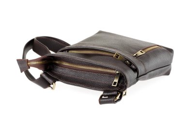 Kahverengi deri çanta beyaz arkaplanda izole