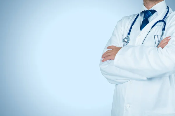 Praktický Lékař Doktor Stojící Modrém Pozadí — Stock fotografie