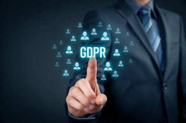 genel veri koruma yönetmeliği kavramı. İşadamı ya da teknoloji uzmanı tıklayın metin Gdpr ve simgeleri insan Gdpr uygulamak için.