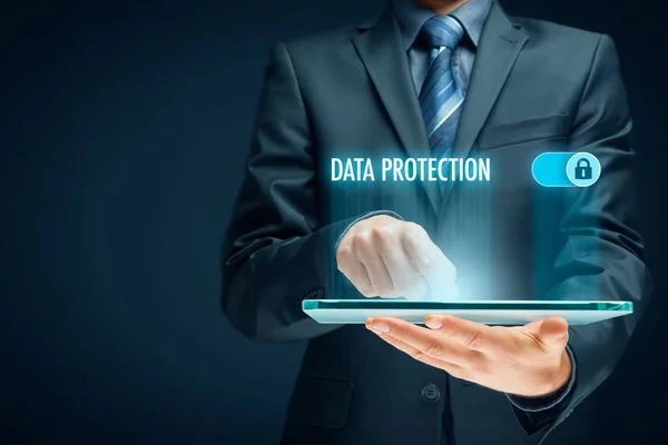Έννοια Προστασίας Δεδομένων Επιχειρηματίας Κάντε Κλικ Στο Κουμπί Για Ενεργοποιήσετε — Φωτογραφία Αρχείου