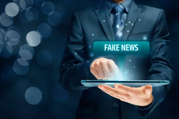 Fake News Concept Tablet User Read Fake News — Stock Photo, Image