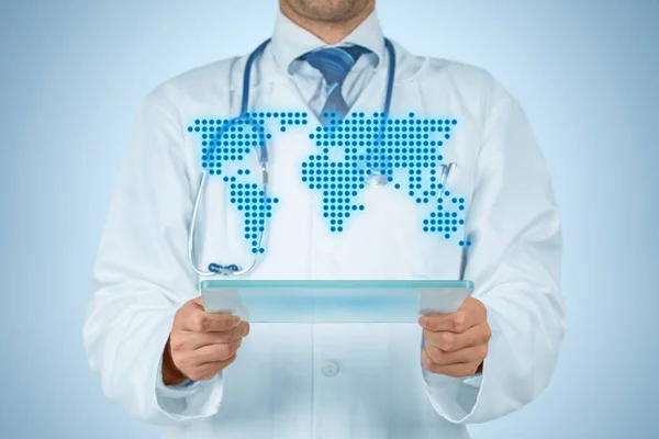 Concepto Salud Global Doctor Con Tableta Digital Mapa Esquemático —  Fotos de Stock