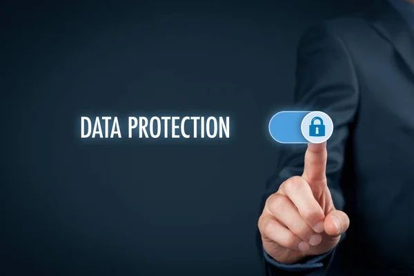 Conceito Protecção Dados Empresário Clique Botão Para Ativar Proteção Dados — Fotografia de Stock