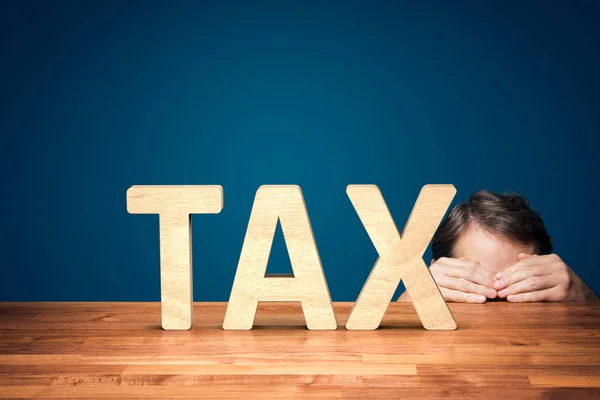 Buchhalter Hat Angst Vor Der Großen Steuer Besorgter Oder Ängstlicher Stockbild