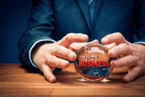 Концепция бизнес-прогноза с хрустальным шаром — стоковое фото