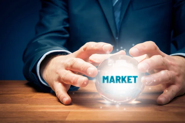 Marktpotenzial Wachstumsprognose Konzept mit Kristallkugel Stockfoto