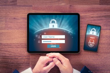 İki faktörlü kimlik doğrulama (2FA) ve tanımlama güvenlik kavramı ile karşı karşıyayız. Dijital tablet ve akıllı telefona sahip kullanıcı ve iki faktörlü kimlik doğrulama güvenlik süreci, düz dizayn.