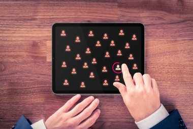 Pazar bölümü ve hedefleme, askere alma, kişiselleştirme, bireysel müşteri hizmetleri (servis), müşteri ilişkileri yönetimi (CRM) ve lider kavramları.