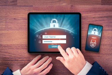 İki faktörlü kimlik doğrulama (2FA) ve tanımlama güvenlik kavramı ile karşı karşıyayız. Dijital tablet ve akıllı telefona sahip kullanıcı ve iki faktörlü kimlik doğrulama güvenlik süreci, düz dizayn.