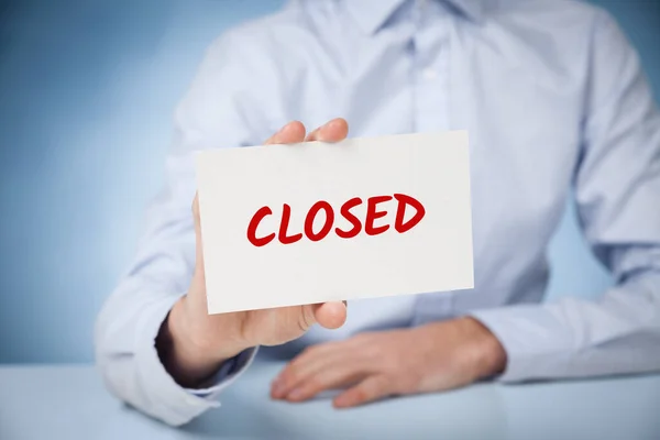 Biznes Zamknął Koncepcję Upadłości Biznesmen Zamkniętymi Kartami Tekstami — Zdjęcie stockowe